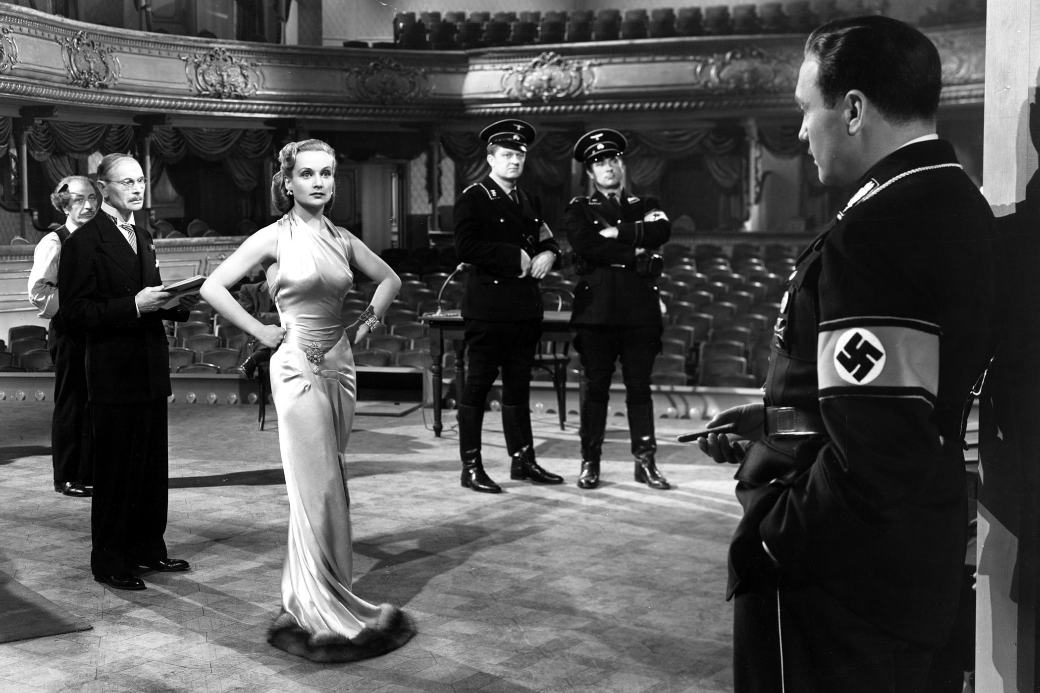 To Be Or Not To Be Stage - 3000x2000